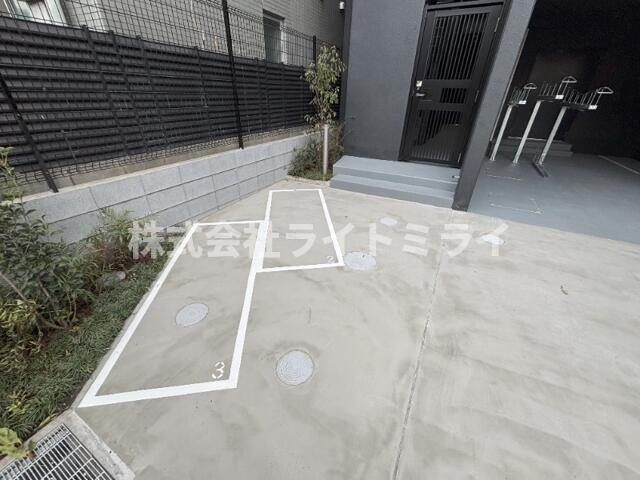ジェノヴィア文京千駄木の駐車場