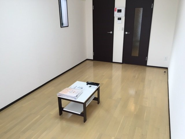 レオネクストつるせ壱番館の居間・リビング