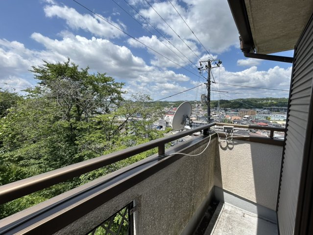 北区横井上中古のバルコニー|お洗濯にも便利なバルコニー付き