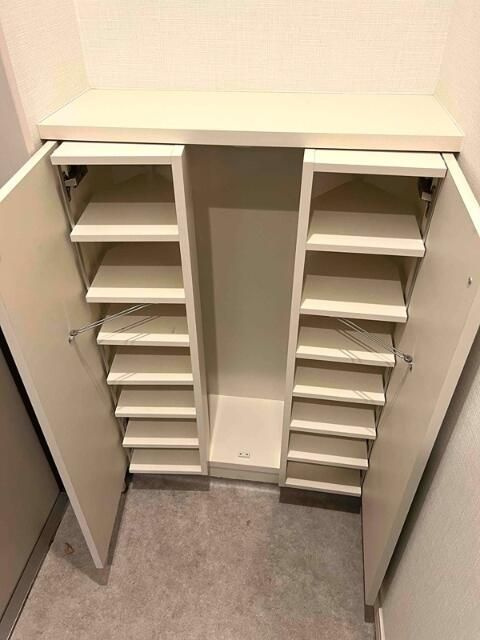 ヴィラ　ディ　ノーチェの収納