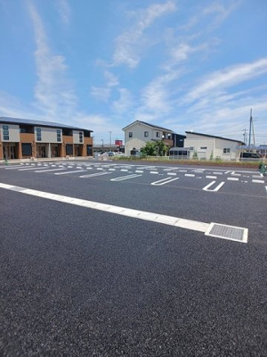 【駐車場】 | パークアクシス藤岡・Ｂ | 駐車場があるので、車を買う予定の方も安心です