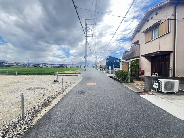 橿原市雲梯町の前面道路含む現地写真