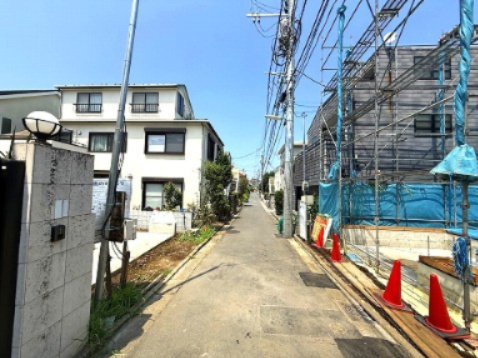 【前面道路含む現地写真】 | 【仲介手数料３５０万円～４００万円が無料！！】■４ＬＤＫ■建物９７平米～１２３平米 | 諸費用３５０万円～４００万円ＯＦＦです！
決算特別キャンペーン！
家計応援サービスの限界に挑戦中！
「物件概要」の「諸費用」欄をご覧下さい！
■千歳船橋駅８分
■４ＬＤＫ