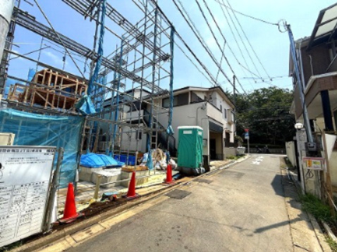 【外観】 | 【仲介手数料３５０万円～４００万円が無料！！】■４ＬＤＫ■建物９７平米～１２３平米 | 諸費用３５０万円～４００万円ＯＦＦです！
決算特別キャンペーン！
家計応援サービスの限界に挑戦中！
「物件概要」の「諸費用」欄をご覧下さい！
■千歳船橋駅８分
■４ＬＤＫ