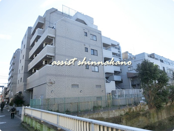 弥生町リバーサイドマンションの外観