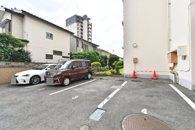 大宮大成町住宅の駐車場