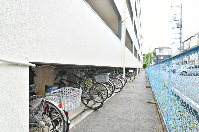 大宮大成町住宅の駐輪場