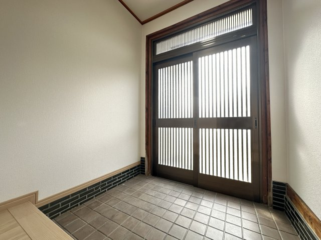 小松島町新港　戸建の玄関