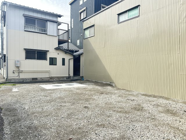 小松島町新港　戸建の駐車場