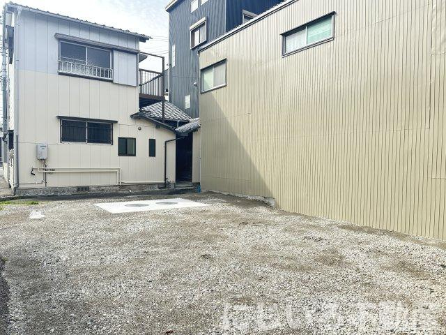 小松島町新港　戸建の駐車場