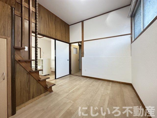 小松島町新港　戸建の居間・リビング