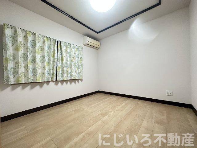 小松島町新港　戸建の居間・リビング