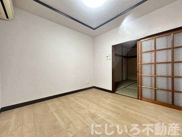 小松島町新港　戸建の居間・リビング