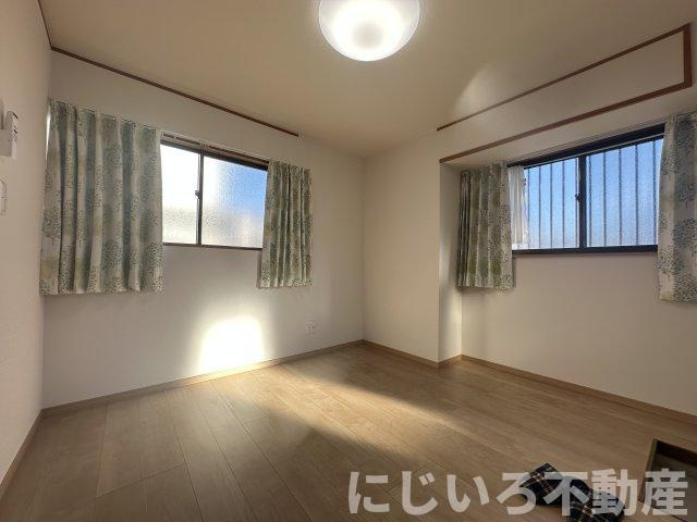 小松島町新港　戸建の居間・リビング