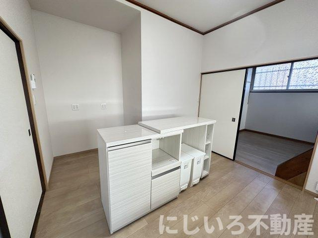 小松島町新港　戸建の居間・リビング