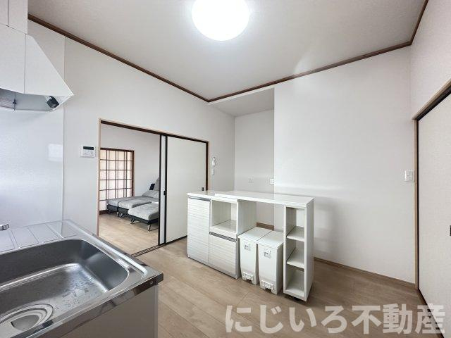 小松島町新港　戸建の居間・リビング