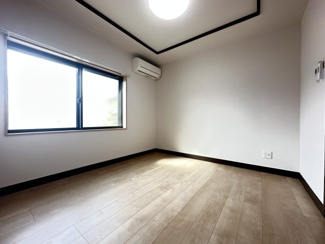 小松島町新港　戸建の洋室