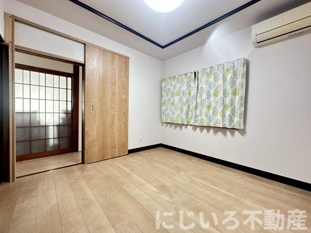 小松島町新港　戸建の洋室