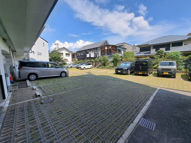 グレースコート西宮の駐車場
