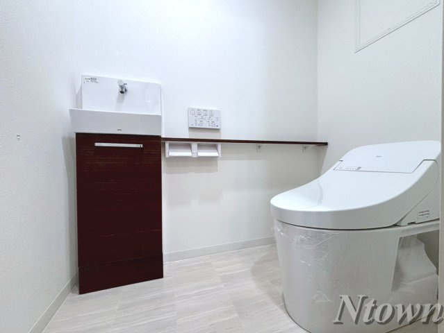 【トイレ】 | ルフレイユ 泉 久屋大通公園 | 落ち着いた色調のトイレです