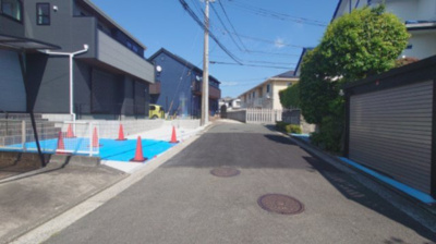 【前面道路含む現地写真】