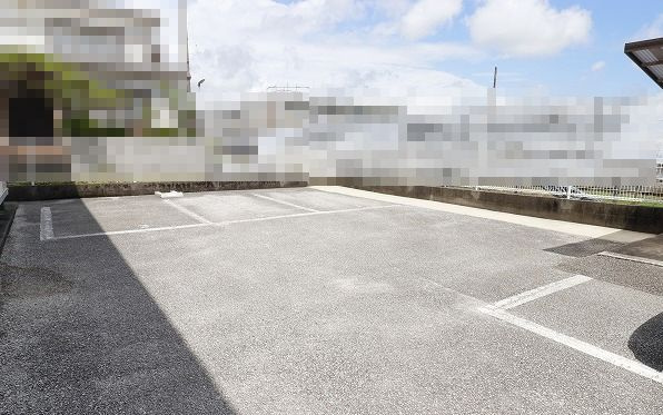 コーポ新田の駐車場