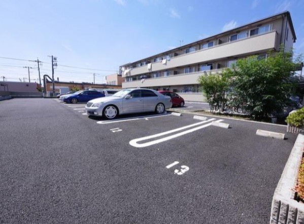 ブランドールＫの駐車場