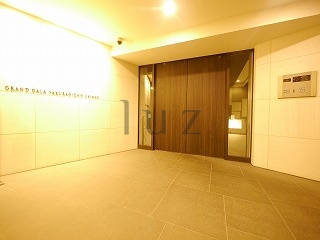 グランドガーラ桜木町駅前のエントランス