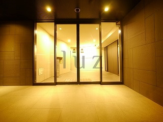 グランドガーラ桜木町駅前のエントランス