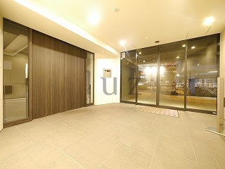 グランドガーラ桜木町駅前のエントランス