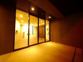 グランドガーラ桜木町駅前のエントランス