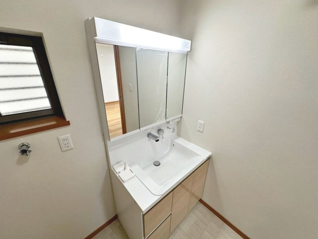 土塔町　中古一戸建の洗面所|ゆとりのある洗面室ですよ！朝の身支度もスムーズにできますね♪