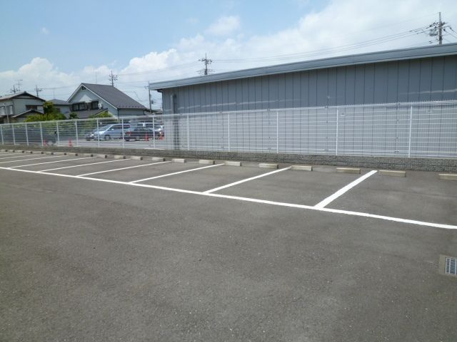Ｍ－ＦＬＡＴ４２０の駐車場