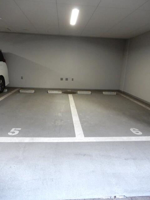 パレステージ上野の駐車場