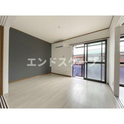ヴィラ・オトンヌAの居間・リビング|高崎、前橋のお部屋探しはエンドスケープまで！お客様の理想お聞かせ下さい♪
