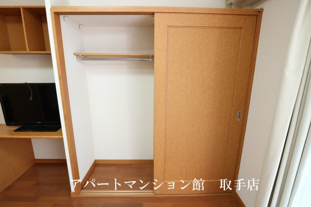 レオパレスSUNRISE南新木の収納
