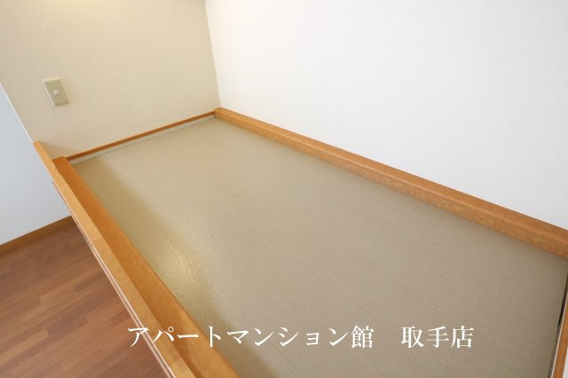 レオパレスSUNRISE南新木の寝室