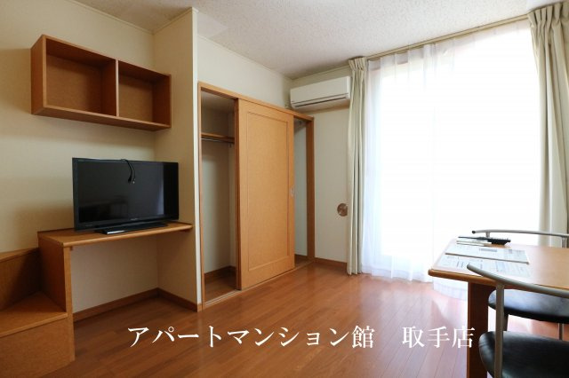 レオパレスSUNRISE南新木の居間・リビング|画像3