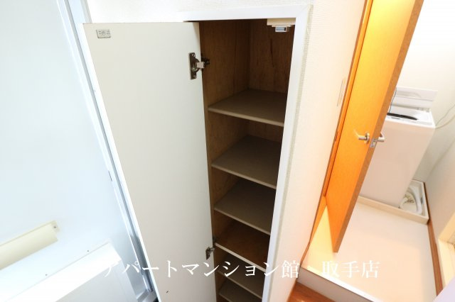 レオパレスSUNRISE南新木の収納