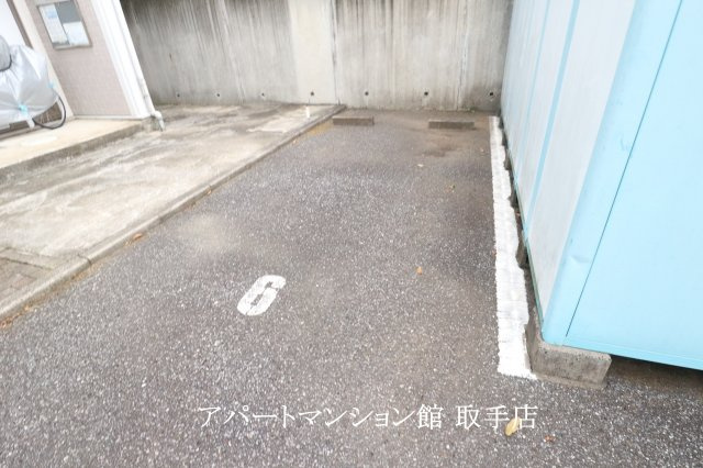 レオパレスグリーンハイツCの駐車場