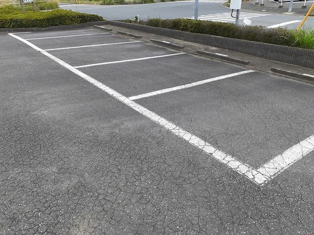 プレシャスの駐車場|駐車場
