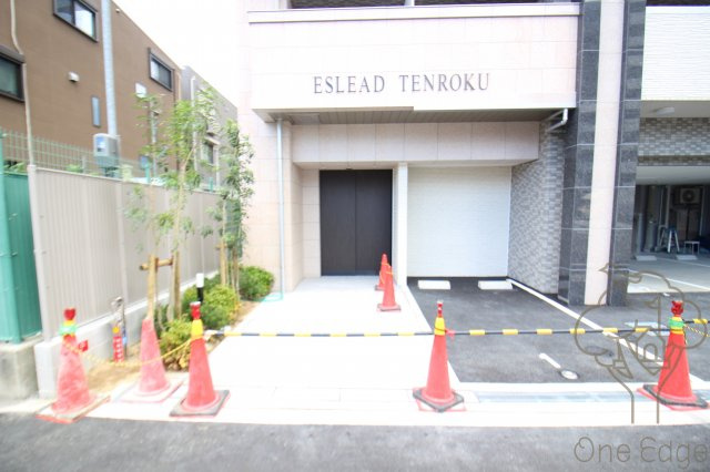 コスモリード大阪福島のエントランス