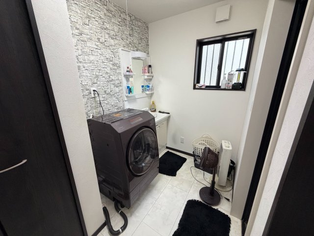 宮若市福丸 3LDK＋S 中古一戸建ての独立洗面台