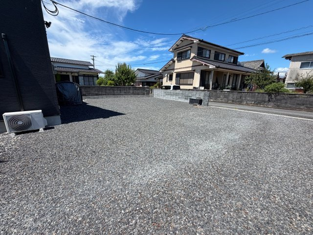 宮若市福丸 3LDK＋S 中古一戸建ての駐車場