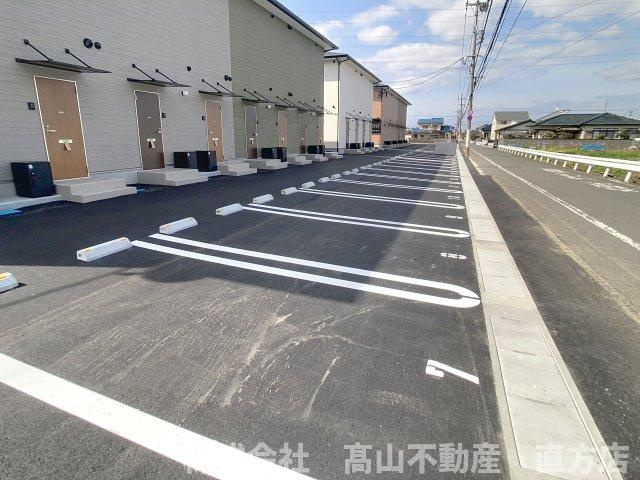 ブレッザ遠賀野A棟の駐車場