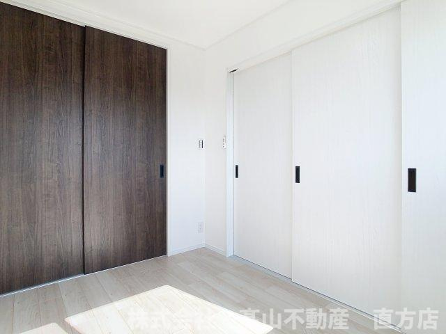 直方市大字感田のアパートの居間・リビング