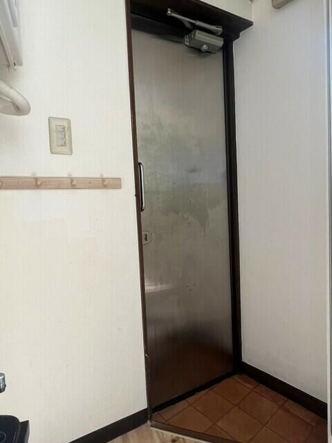 練馬三角ビルの玄関