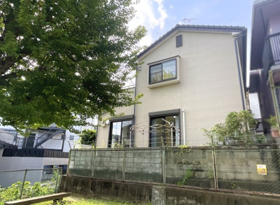 【外観】 | 山科区川田土仏　中古戸建 | 旗竿地ですが、2面に建物がなく陽当りは良好です。内覧のご予約はお早目にお申込下さい（＾◇＾）