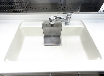 【キッチン】 | 山科区川田土仏　中古戸建 | 【浄水器切替水栓】日々の飲み水や、料理のお水は浄水器があると安心です。
