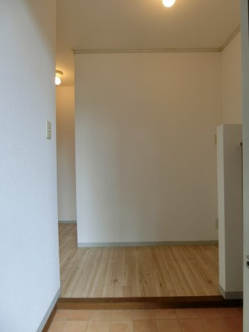 メルグランデA棟の玄関|イメージ101号室の写真（反転あり）